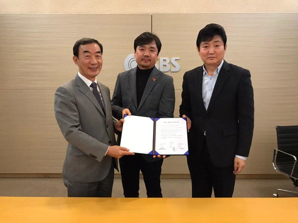 지난해 2.20 합의. 왼쪽부터 신경렬 SBS미디어홀딩스 사장, 윤창현 언론노조 SBS본부장, 박정훈 SBS 사장.