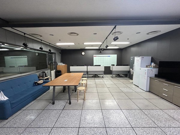 리뉴얼 된 노동조합 사무실. 탄현제작센터 2층에 위치했다