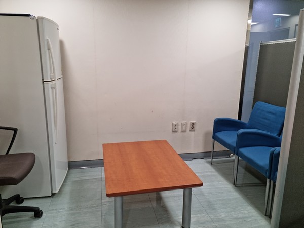 2005년부터 2023년까지 운영된 목동 사옥 지하 1층의 수유 공간이다. 사실상 구색을 맞추기 위한 공간이었다