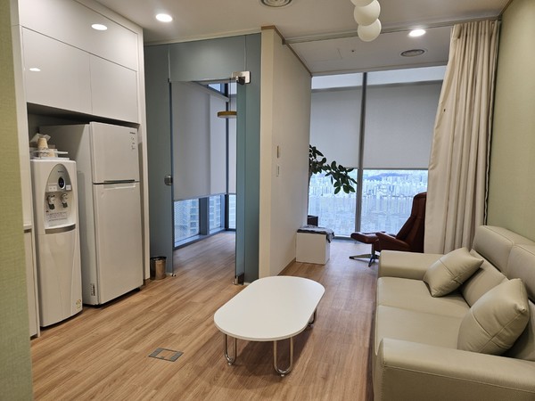 2024년부터 목동 사옥 22층에 마련된 모성보호실. 아늑함이 공간 곳곳에 묻어난다